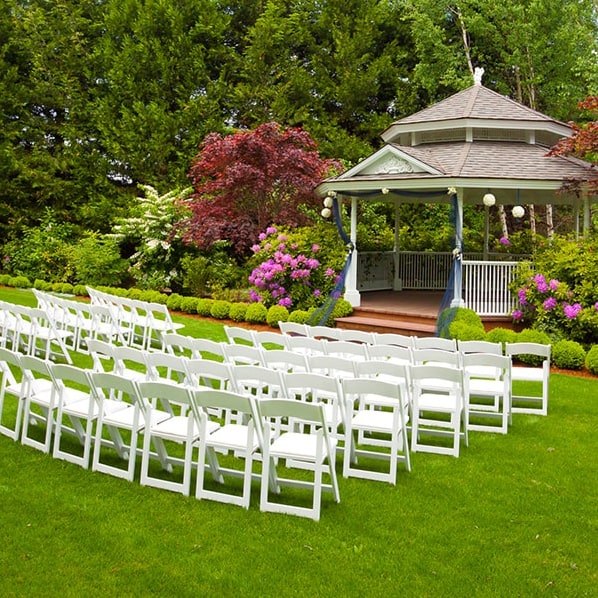 para una fiesta grande, se recomienda alquilar varios baños de renta para fiestas para evitar filas y congestión